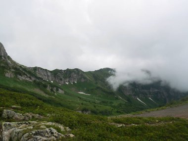 Yaz, yüksek dağlar çok güzel Dağları, Yeşil dağlar, kar