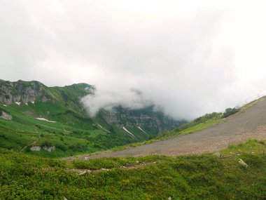Yaz, yüksek dağlar çok güzel Dağları, Yeşil dağlar, kar
