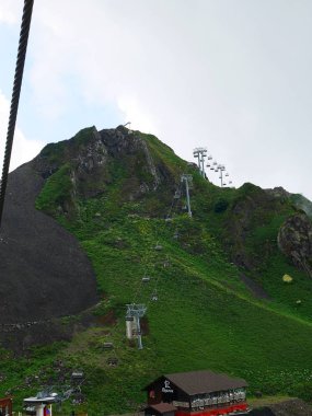 Yaz, yüksek dağlar çok güzel Dağları, Yeşil dağlar, kar