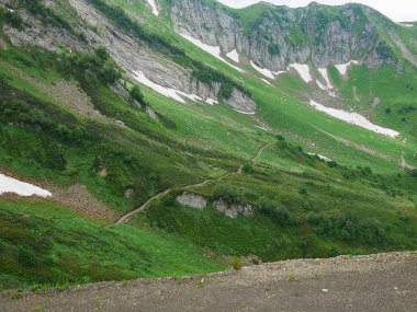 Yaz, yüksek dağlar çok güzel Dağları, Yeşil dağlar, kar