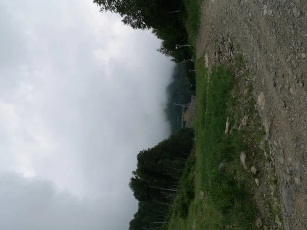 強い霧山 霧の山 — ストック写真