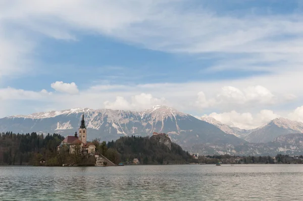 Vista Bled Lago Isla Iglesia Castillo Con Cordillera Stol Vrtaca —  Fotos de Stock