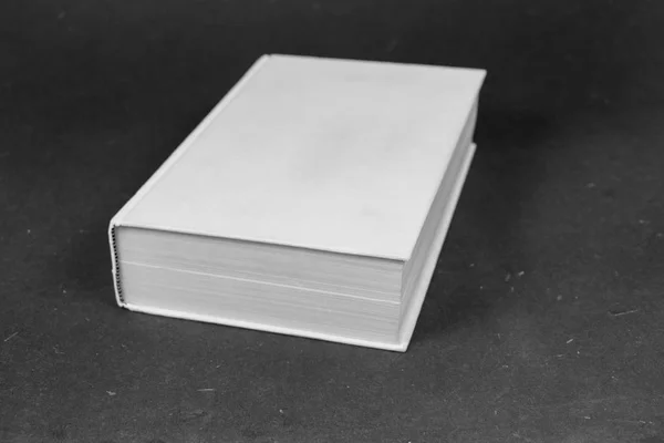 Zwart Wit Beeld Van Grote Witte Hardcover Boek Grijze Achtergrond — Stockfoto