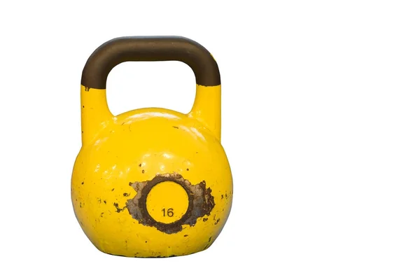 Eski ve kullanılan sarı on altı kilogram ağır kettlebell beyaz bir arka plan üzerinde izole. Egzersiz ekipmanları.