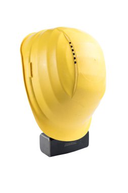 Ahşap Saplı beyaz bir arka plan üzerinde yüzey izole küçük bir balyoz sarı Emanet kask. Yol kurtardı, kes şunu. Endüstri/sanayii donatımı