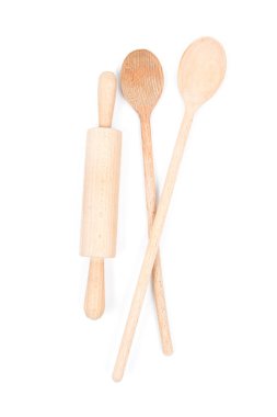 Büyük ahşap karıştırma kaşık ve küçük beyaz arka plan üzerinde izole oklava. Mutfak ve pişirme Aksesuar