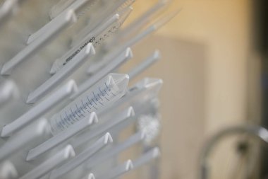 Fen laboratuarındaki ekipman.