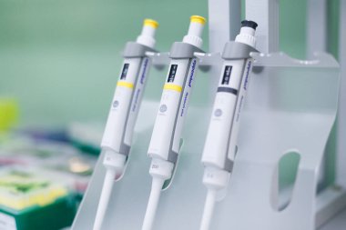 Fen laboratuarındaki ekipman.