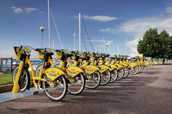 Noleggio biciclette gialle — Foto Stock