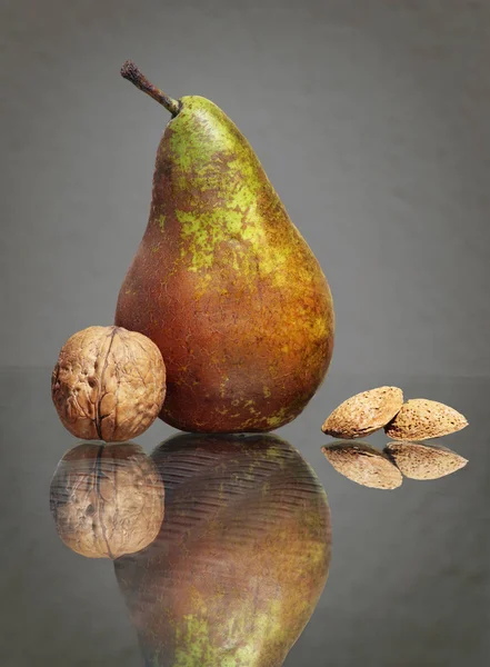 Pere, mandorle e noci — Foto Stock