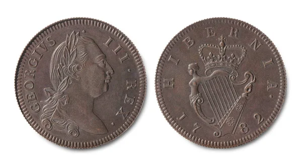 Büyük Britanya ve İrlanda Kralı III. George 'un saltanatının 1782' de beyaz arka planda basılan yarım penilik İrlanda bakır sikkesinin kopyası..
