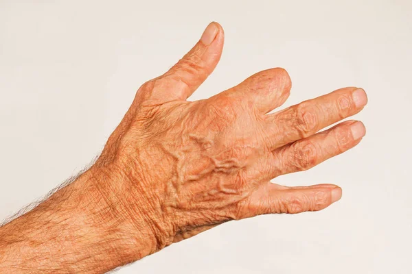 Oudere man hand — Stockfoto