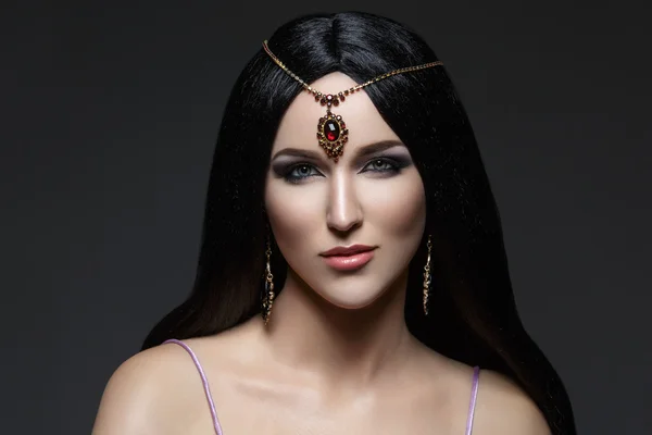 Mooi meisje met Arabische make-up — Stockfoto