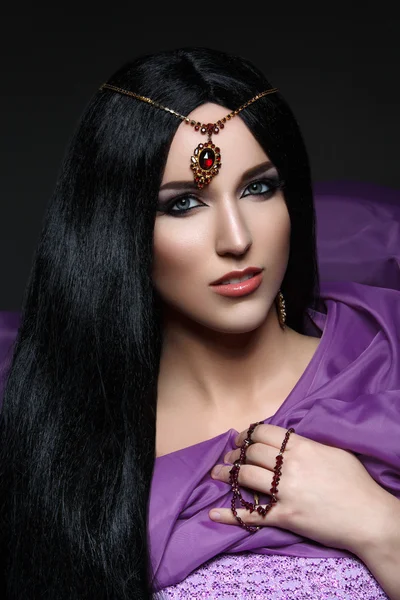 Mooi meisje met Arabische make-up — Stockfoto