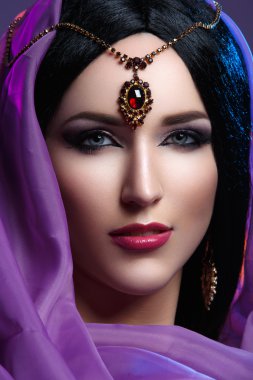 Arapça makyaj ile güzel kız