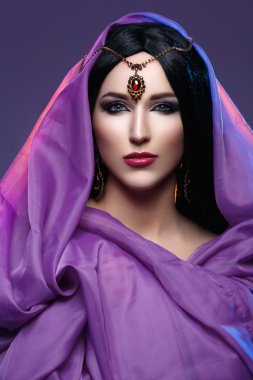 Arapça makyaj ile güzel kız