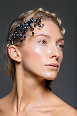 Kalın Fransız örgü ile güzel kız