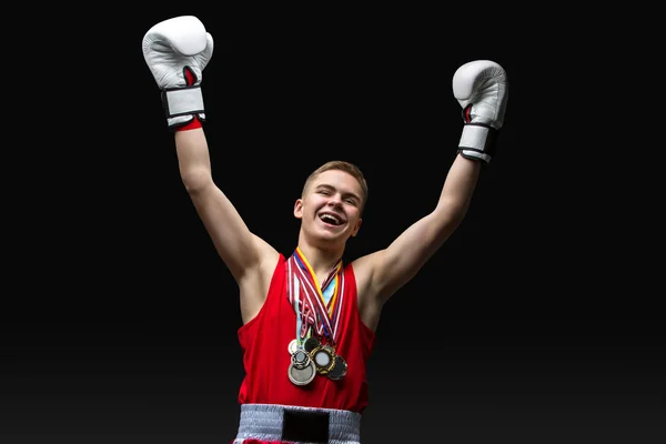 Jovem boxeador desportista em terno esporte vermelho — Fotografia de Stock
