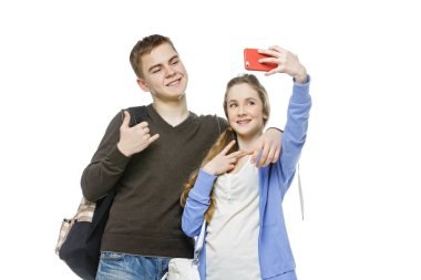 Genç erkek ve kız selfie fotoğraf çekme