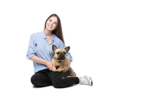 Vacker flicka med fransk bulldog — Stockfoto