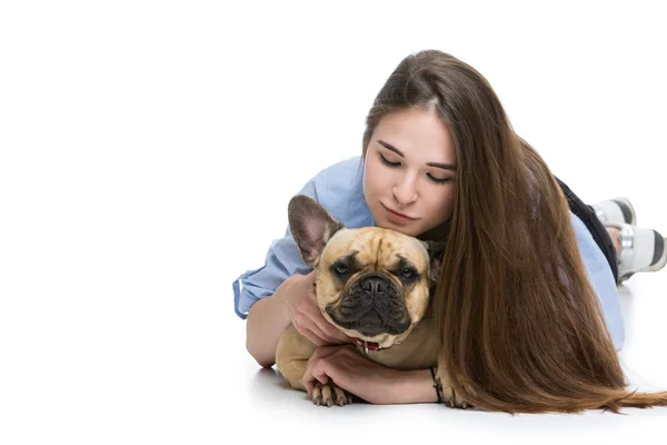 Menina bonita com bulldog francês — Fotografia de Stock