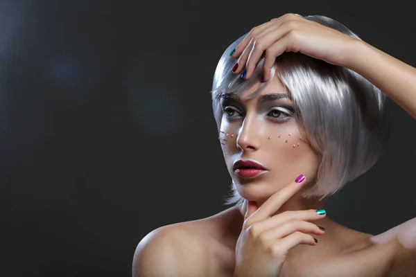 Beautiful girl in silver wig — Stock Photo, Image