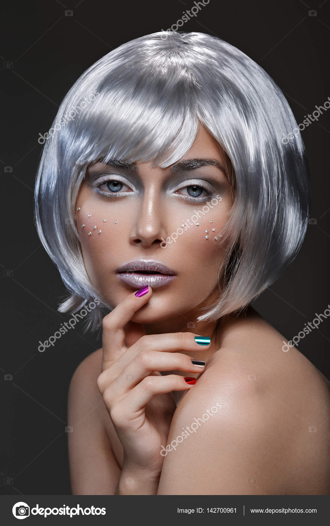 short silver wig