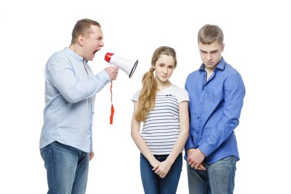 Pai gritando com crianças adolescentes — Fotografia de Stock
