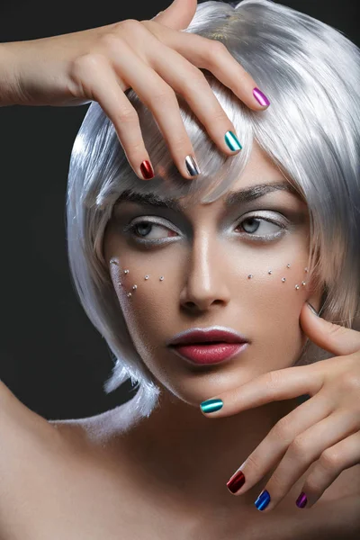 Beautiful girl in silver wig — Stock Photo, Image