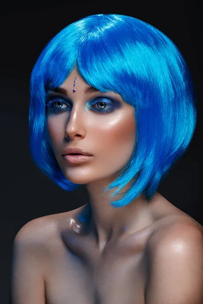 Beautiful girl in blue wig — Stock Photo, Image