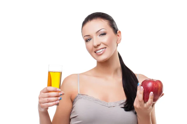 Schönes Mädchen mit Apfel und einem Glas Saft — Stockfoto