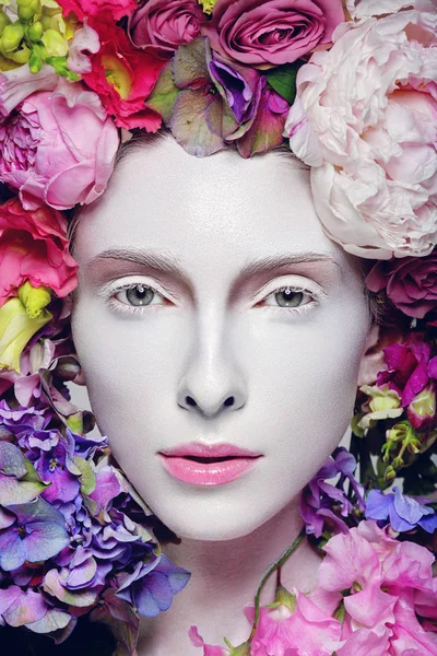 Beautiful flower queen — Stock Photo, Image