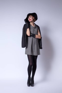 retro elbiseli güzel kadın