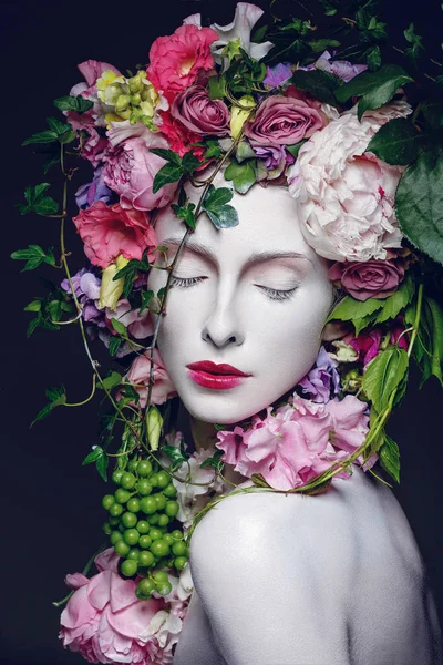 Hermosa reina de flores —  Fotos de Stock
