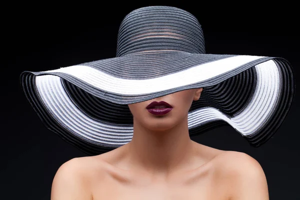 Beautiful girl in large hat — Stock Photo, Image