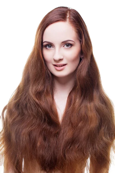 Bella ragazza con lunghi capelli castani rossi — Foto Stock