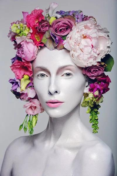 Hermosa reina de flores — Foto de Stock