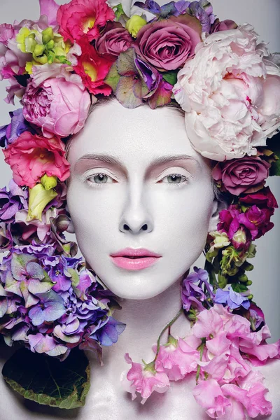 Hermosa reina de flores — Foto de Stock