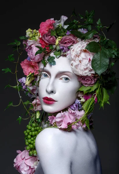Hermosa reina de flores — Foto de Stock