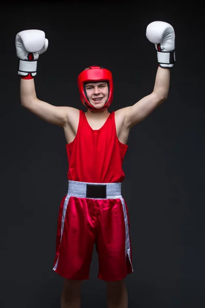 Jovem boxeador vencedor — Fotografia de Stock