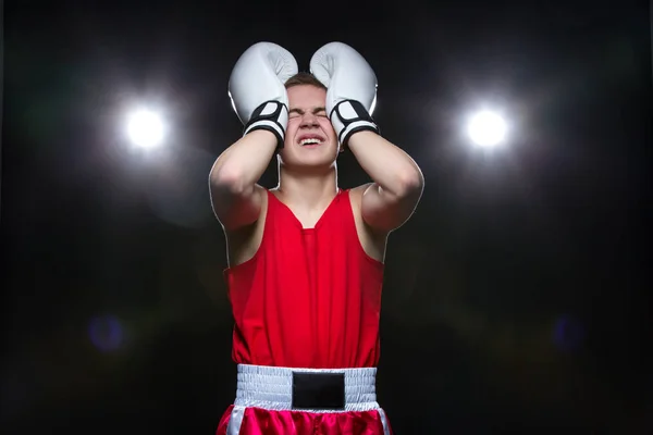 Fiatal bokszoló piros formában — Stock Fotó
