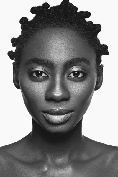 Vacker svart flicka — Stockfoto
