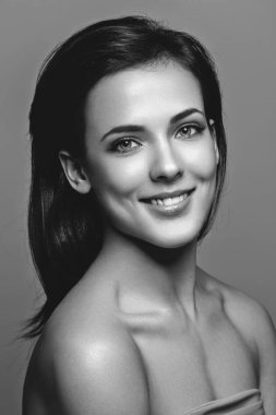 parlak deri ile güzel kız