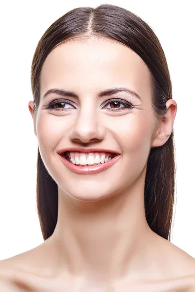 Красивая девушка со здоровыми зубами — стоковое фото