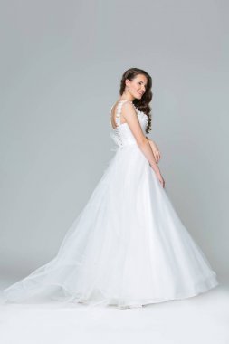 Güzel genç gelin kız