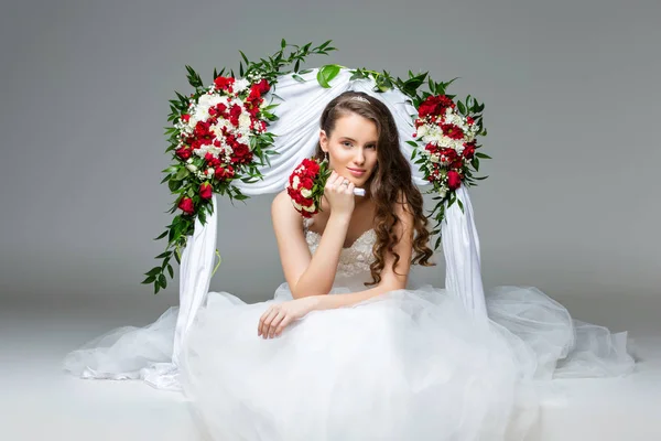 Mooie jonge bruid meisje — Stockfoto