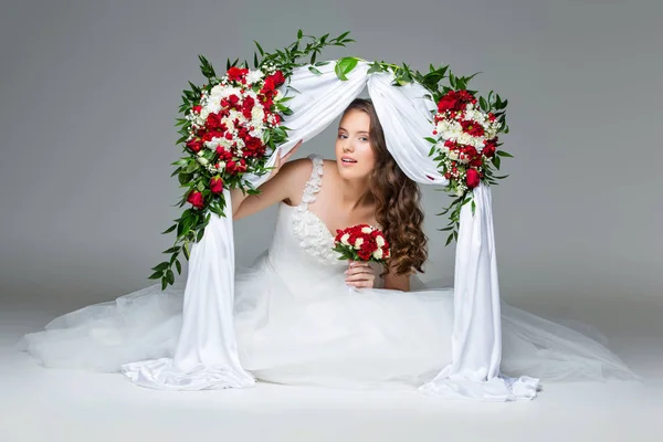 若い花嫁の美しい女の子 — ストック写真
