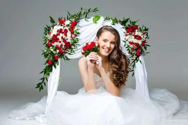 Bella giovane sposa ragazza — Foto Stock