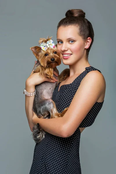 Girl with yorkie dog — Stock Photo, Image