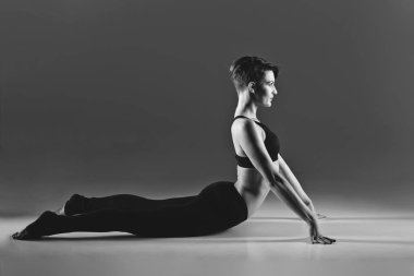 Isınma kadar kız dansçı